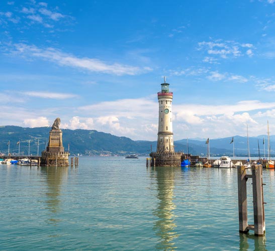 Blick auf den Hafen Lindau am Bodensee – Jacqueline Franke bietet Feng Shui Beratung in Deutschland, Österreich und der Schweiz