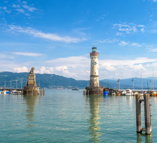 Blick auf den Hafen Lindau am Bodensee – Jacqueline Franke bietet Feng Shui Beratung in Deutschland, Österreich und der Schweiz