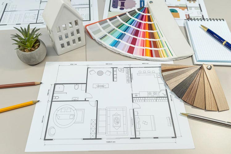 Grundriss mit Feng Shui Farbtafeln – erste Begegnung mit energetischer Raumgestaltung in der Büroplanung